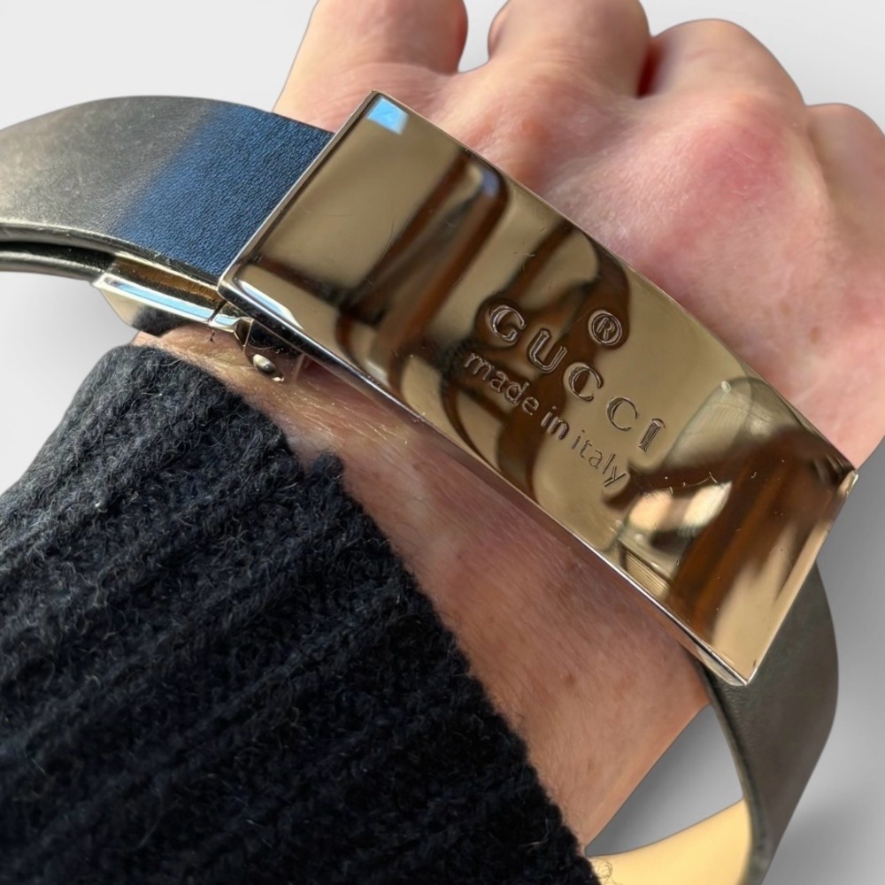 GUCCI Reversible Black and Tan Belt with Silver Logo Buckle. - Picture 8 of 16